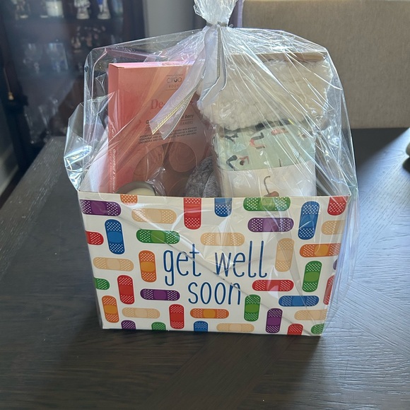 Other - NWOT GELL WELL GIFT BASKET